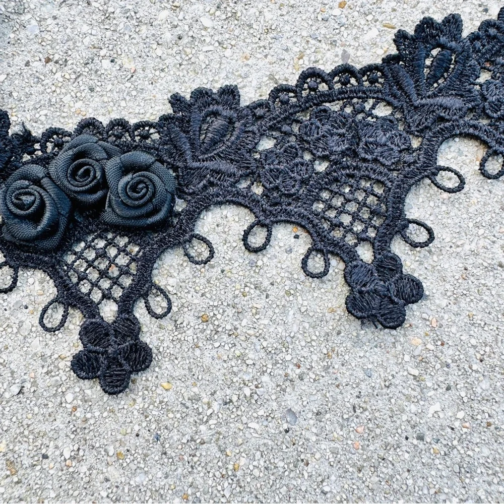 VINTAGE lace choker necklace wide Victorian floral goth costume black collar - Picture 4 of 6